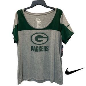 NWT nike women's gray swoop neck Green Bay Packer shorts t-shirt
